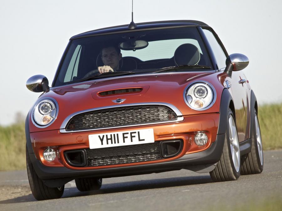 Mini Cooper SD Cabrio 2011 года  (UK) (фото 3 из 16)